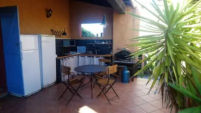 Cuisine ou kitchenette dans l'établissement CASA-CORSA chambre d'hote