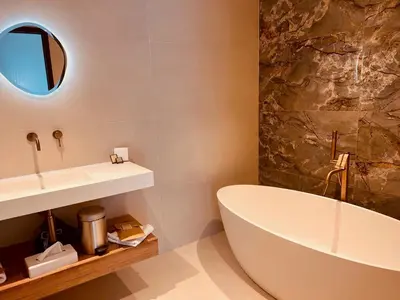 Salle de bains dans l'établissement Hôtel Spa Restaurant La Madrague