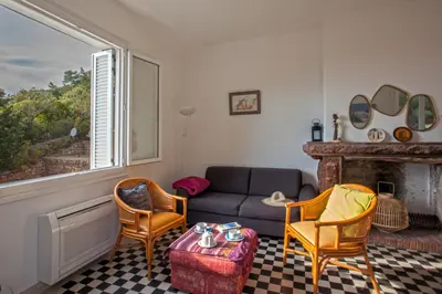 Coin salon dans l'établissement Villa Kalliste