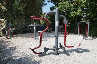 Aire de jeux pour enfants de l'établissement Camping Les Castors