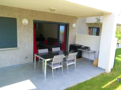 Terrasse ou espace extérieur de l'établissement Appartement charmant à Olmeta di Tuda avec piscine partagée