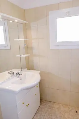 Salle de bains dans l'établissement Apartment Camelia- Marjolène by Interhome
