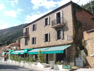 Vue générale sur la montagne ou vue sur la montagne depuis l'hôtel