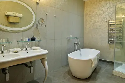 Salle de bains dans l'établissement Hôtel Demeure Loredana