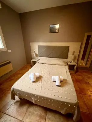 Un ou plusieurs lits dans un hébergement de l'établissement Hôtel - Pub Le Petit Bosquet