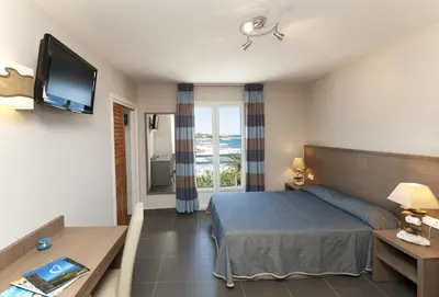 Télévision ou salle de divertissement dans l'établissement Hotel St Joseph