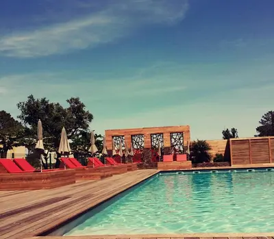 Piscine de l'établissement Isola Hôtel ou située à proximité