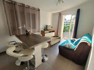 Coin salon dans l'établissement Maison charmante avec vue sur la montagne à Prunelli di Fiumorbo