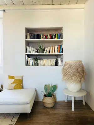 Bibliothèque dans la villa