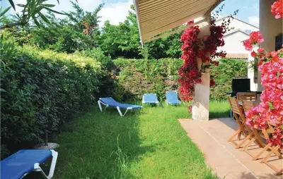 Jardin de l'établissement 3 Bedroom Lovely Home In Cervione