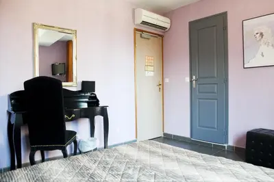 Un ou plusieurs lits dans un hébergement de l'établissement Splendid Hôtel