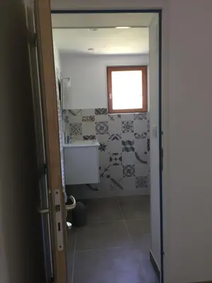 Salle de bains dans l'établissement Ernella