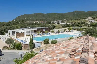 Piscine de l'établissement Résidence Odalys Les Villas de Bel Godère ou située à proximité