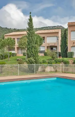 Piscine de l'établissement Mare di Sole, St-Florent ou située à proximité