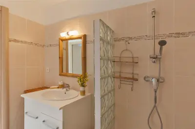 Salle de bains dans l'établissement Mare di Sole, St-Florent