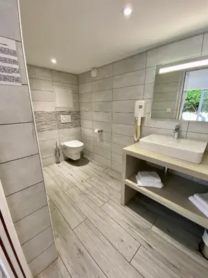 Salle de bains dans l'établissement Hotel L'ondine