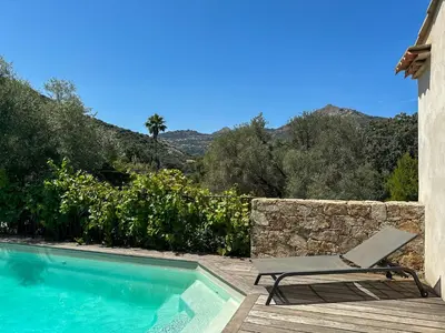 Vue générale sur la montagne ou vue sur la montagne depuis la villa