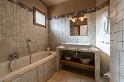 Salle de bains dans l'établissement Domaine Villas Celia