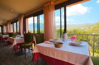 Vue générale sur la montagne ou vue sur la montagne depuis l'hôtel