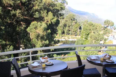 Vue générale sur la montagne ou vue sur la montagne depuis l'hôtel