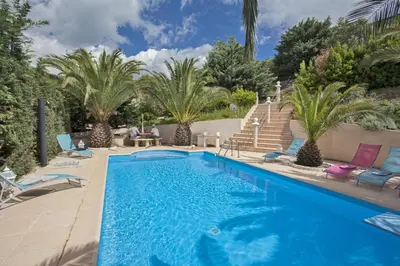 Piscine de l'établissement Gites Carolina ou située à proximité