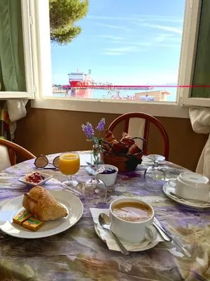 Nourriture dans l'hôtel ou à proximité