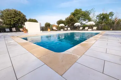 Piscine de l'établissement Hôtel & Restaurant Les Mouettes ou située à proximité