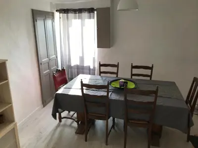 Coin salon dans l'établissement Maison entière tout équipé 4 chambre possibilité de 10 couchage Venaco Centre Corse