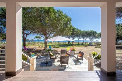Jardin de l'établissement MAISONS BORD DE MER- MARINE DE SORBO - Gîtes 3 épis