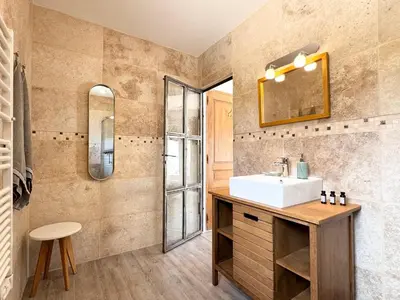 Salle de bains dans l'établissement Les 5 Arches - Adult Only