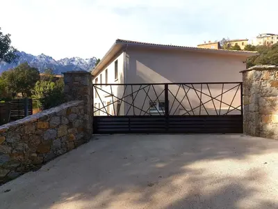 Vue générale sur la montagne ou vue sur la montagne depuis la maison de vacances
