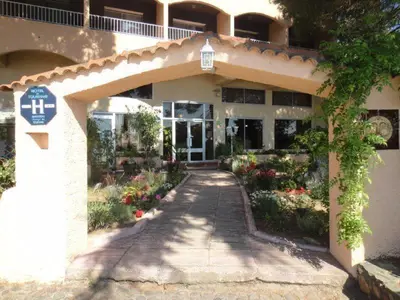 Façade ou entrée de l'établissement Hôtel le Colibri