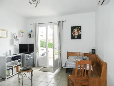 Télévision ou salle de divertissement dans l'établissement Holiday Home Cavoni by Interhome
