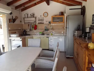Cuisine ou kitchenette dans l'établissement Villa mit grosser Sommerküche und Pool, 8 Minuten zum Sandstrand Cap Sud