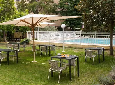 Piscine de l'établissement Appart Hotel Corte HR ou située à proximité