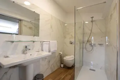 Salle de bains dans l'établissement Hôtel la Palma