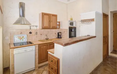 Cuisine ou kitchenette dans l'établissement Awesome Home In Santa Maria Poggio