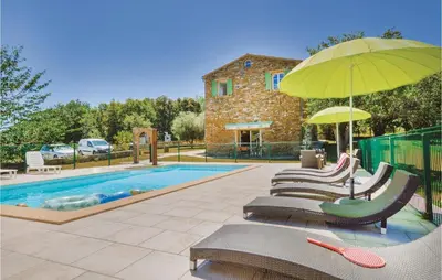 Piscine de l'établissement Amazing Home In Santa Maria Poggio ou située à proximité
