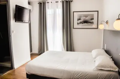 Un ou plusieurs lits dans un hébergement de l'établissement Hôtel les Arbousiers