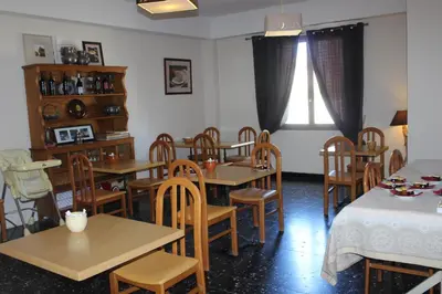 Restaurant ou autre lieu de restauration dans l'établissement Les Orangers