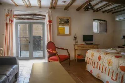 Télévision ou salle de divertissement dans l'établissement Latu Corsu - Côté Corse - Gites et chambres d'hôtes au Cap Corse
