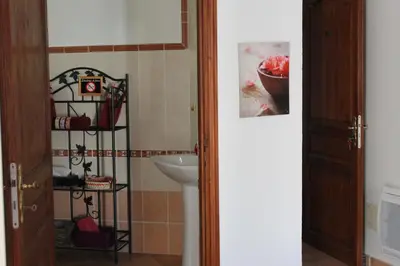 Salle de bains dans l'établissement Chambres d'hôtes Le Clos des Oliviers