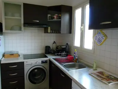 Cuisine ou kitchenette dans l'établissement T3 Duplex tout confort - piscine - proche plage - 6 personnes