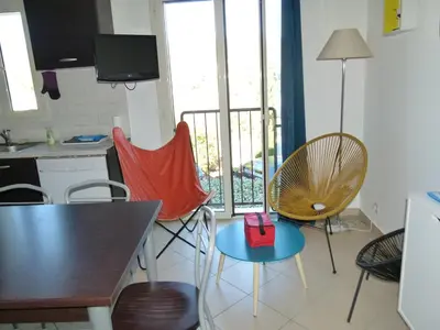 Coin salon dans l'établissement T3 Duplex tout confort - piscine - proche plage - 6 personnes