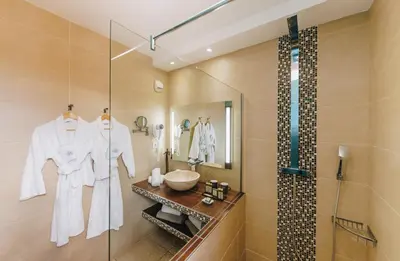 Salle de bains dans l'établissement Hôtel Liberata & Spa