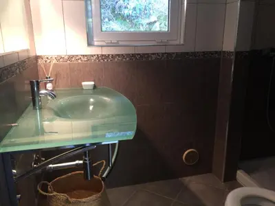 Salle de bains dans l'établissement Villa vue mer