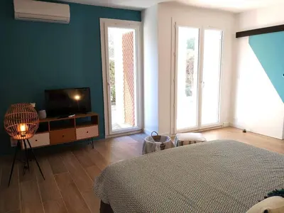 Télévision ou salle de divertissement dans l'établissement Grand studio 35m2 centre ville