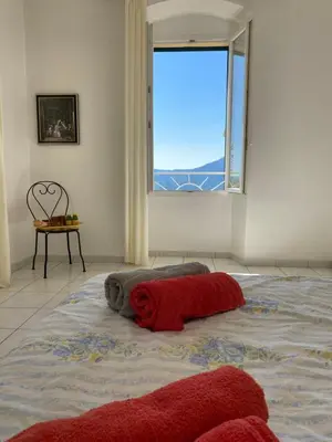 Un ou plusieurs lits dans un hébergement de l'établissement Casa Eugénie l'appartement de tante Madeleine vue sur les montagnes