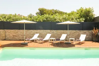 Piscine de l'établissement Villa Marine en bord de mer... ou située à proximité