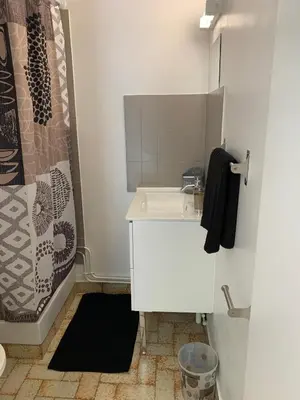 Salle de bains dans l'établissement Résidence EMILIA